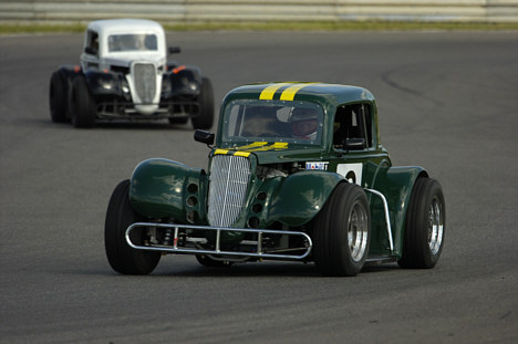 Legend Car er modelleret efter 1930ernes Chevrolet og Ford biler. Klassen blev præsenteret første gang for publikum i 1992 på Lowe’s Motor Speedway i North Carolina, USA.